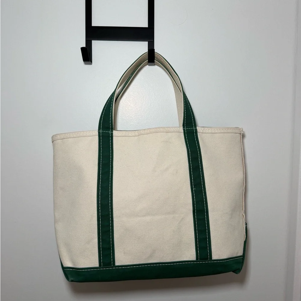 L.L. Bean “psycho” Boat and Tote - White with green piping and orange writing - Picture 3 of 4